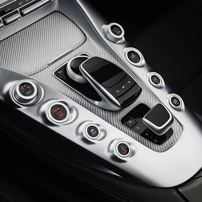 Détails intérieurs AMG GTC, matériaux soignés et ambiance sportive. Location Suisse.