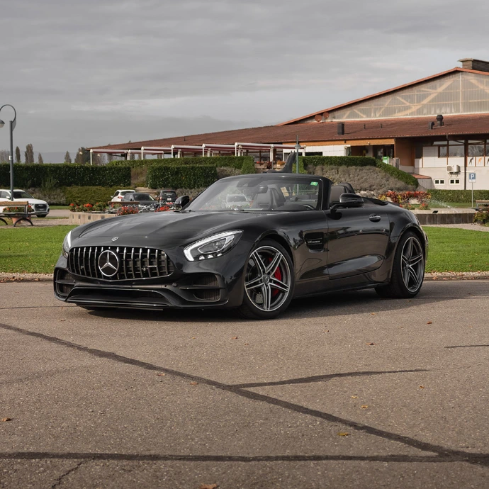 Mercedes-AMG GTC vue extérieure, roadster sportif au design musclé. Location AMG Suisse.